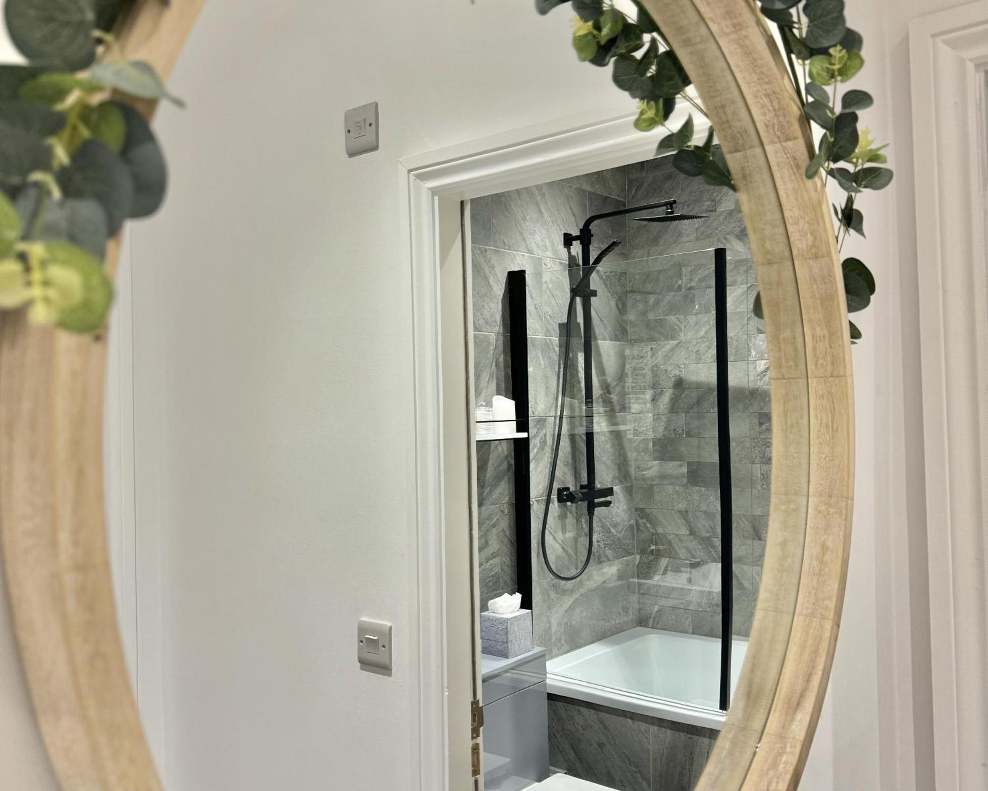 The Yorkshire Crown - Luxury Apartment - Free Parking Nearby Harrogate Exterior foto