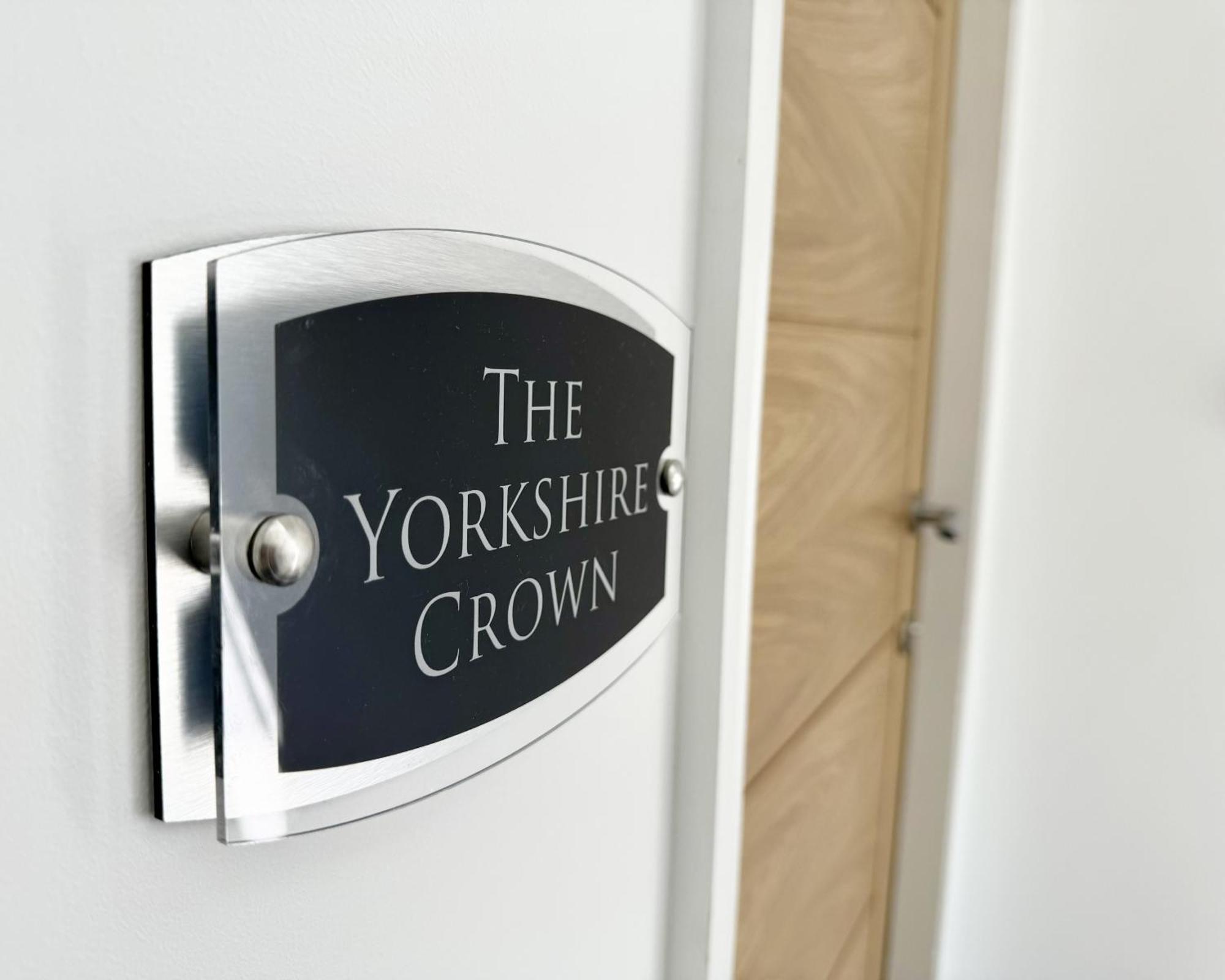 The Yorkshire Crown - Luxury Apartment - Free Parking Nearby Harrogate Exterior foto